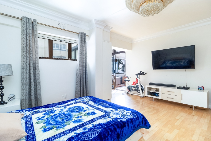 3 Bedroom Property for Sale in Sea Point Western Cape